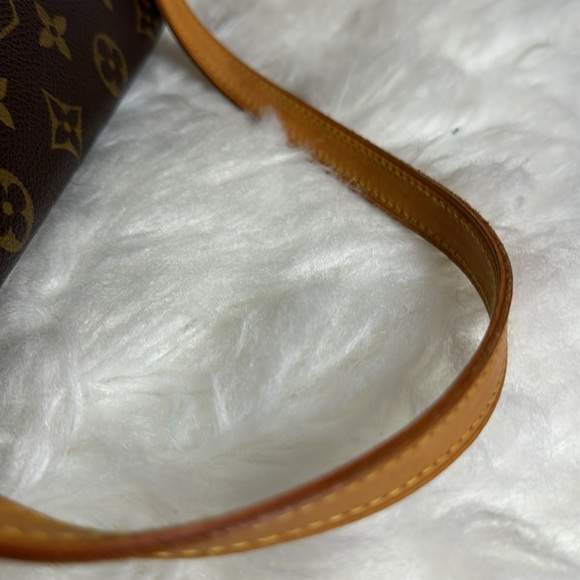 💯Authentic Louis Vuitton Recital Shoulder Bag🍀 - Picture 12 of 17